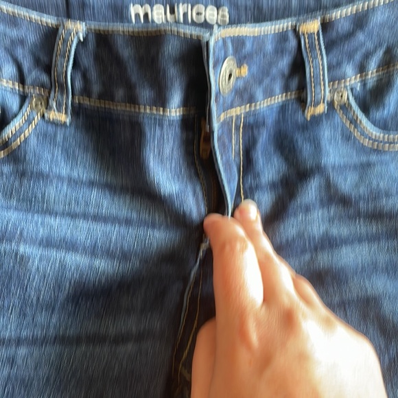 Maurices Low Rise Straight Leg Jeans Size 1/2 Short - Picture 6 of 9